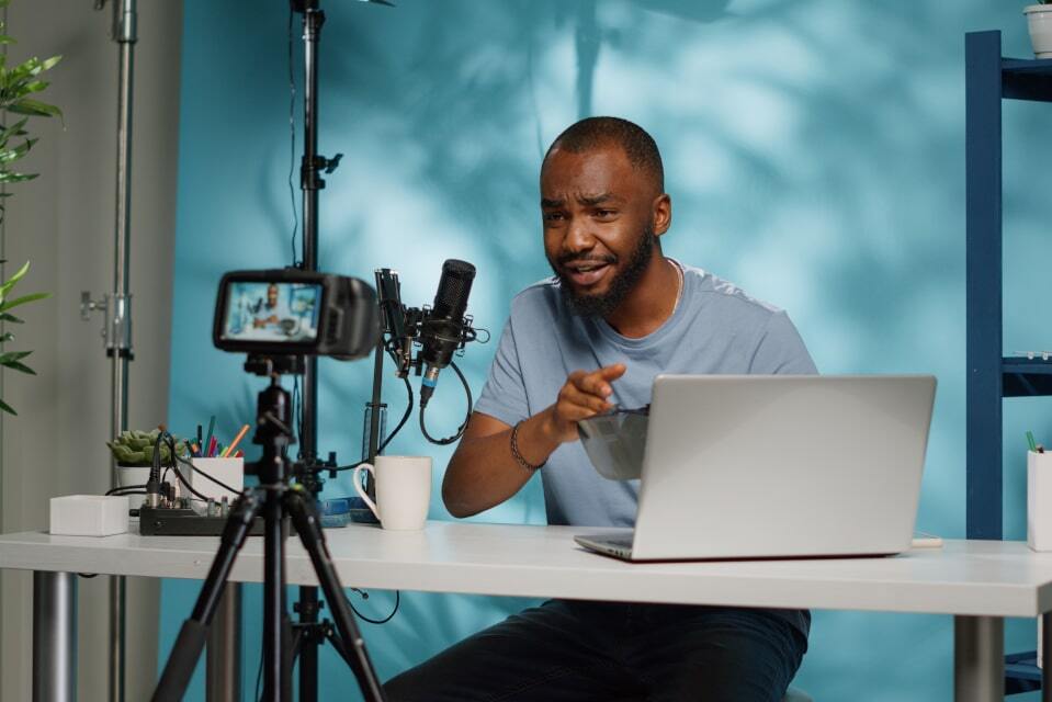 technology-reviewer-min